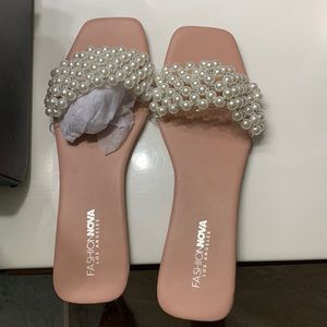 Cute pink/pearl fashion Novak sandals size 11